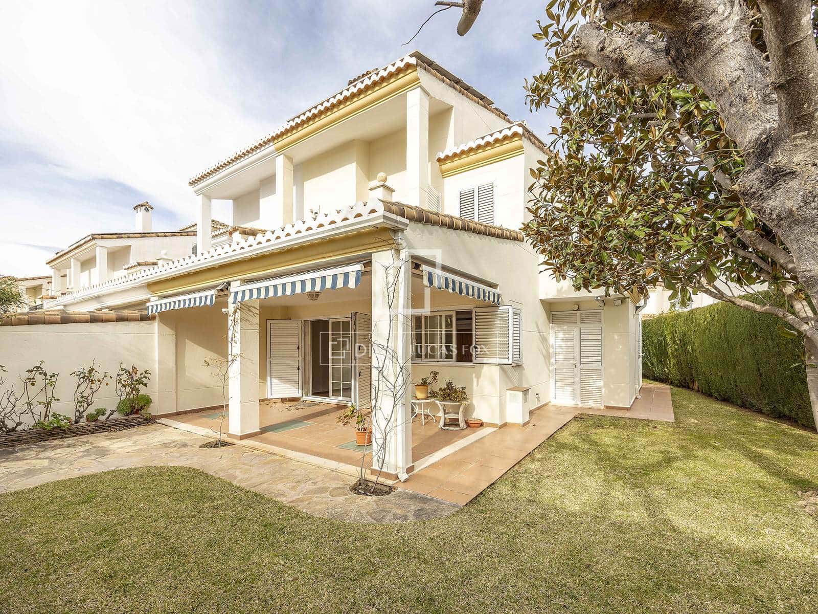 5 bedroom Villa for rent in Betera with pool garage - € 2,800 (Ref: 9543976)