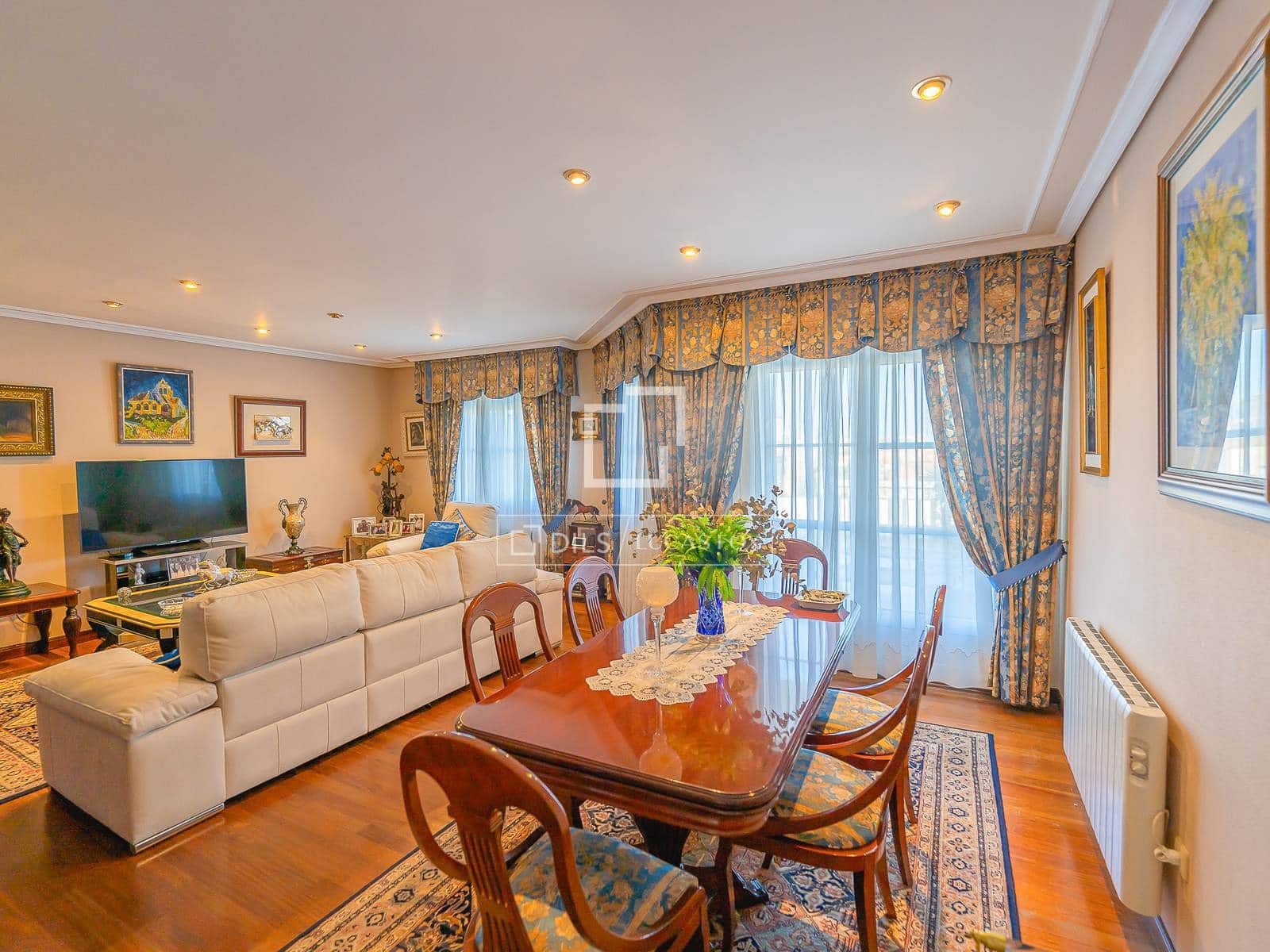 5 bedroom Villa for sale in Vigo with pool garage - € 675,000 (Ref: 9546943)