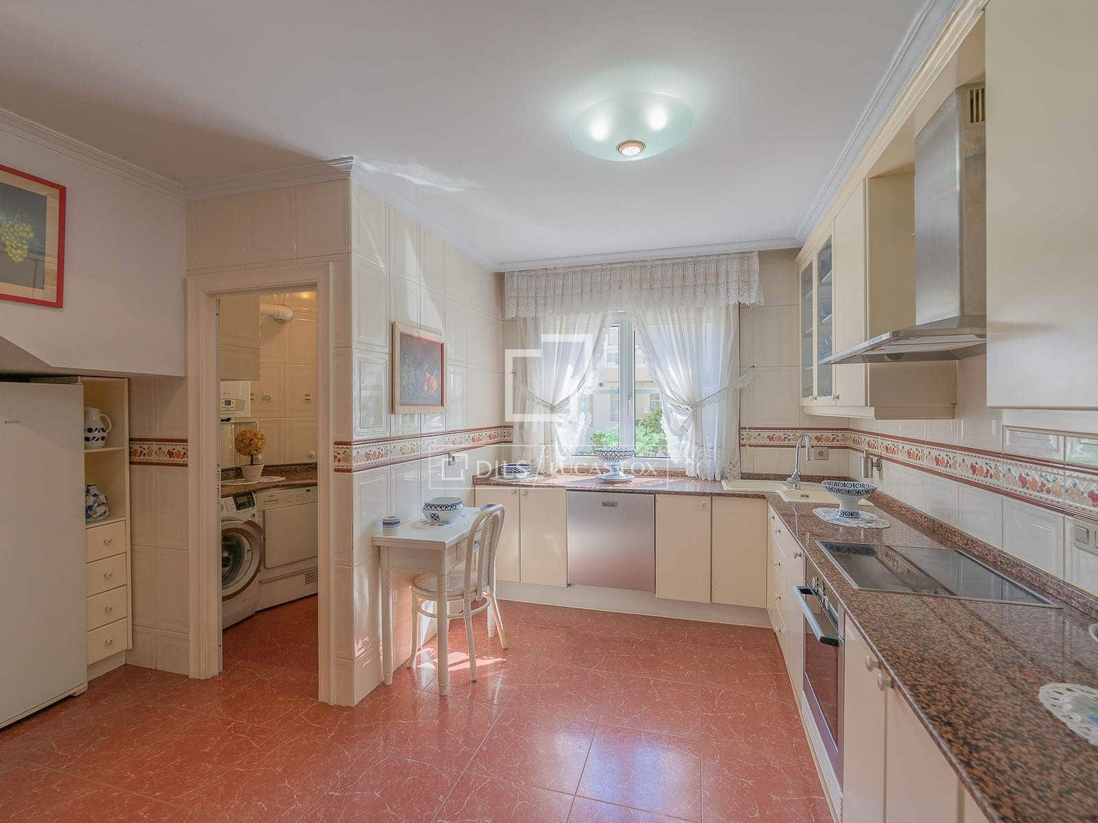 5 bedroom Villa for sale in Vigo with pool garage - € 675,000 (Ref: 9546943)