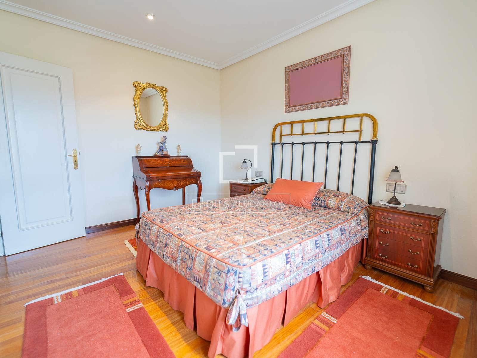 5 bedroom Villa for sale in Vigo with pool garage - € 675,000 (Ref: 9546943)