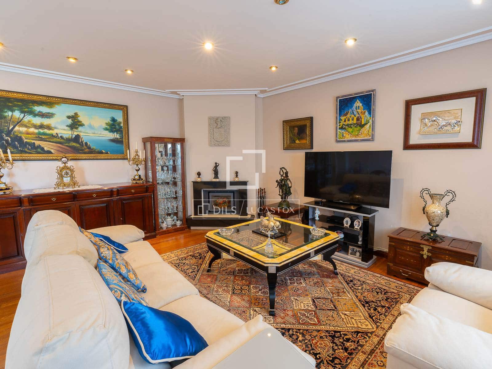 5 bedroom Villa for sale in Vigo with pool garage - € 675,000 (Ref: 9546943)