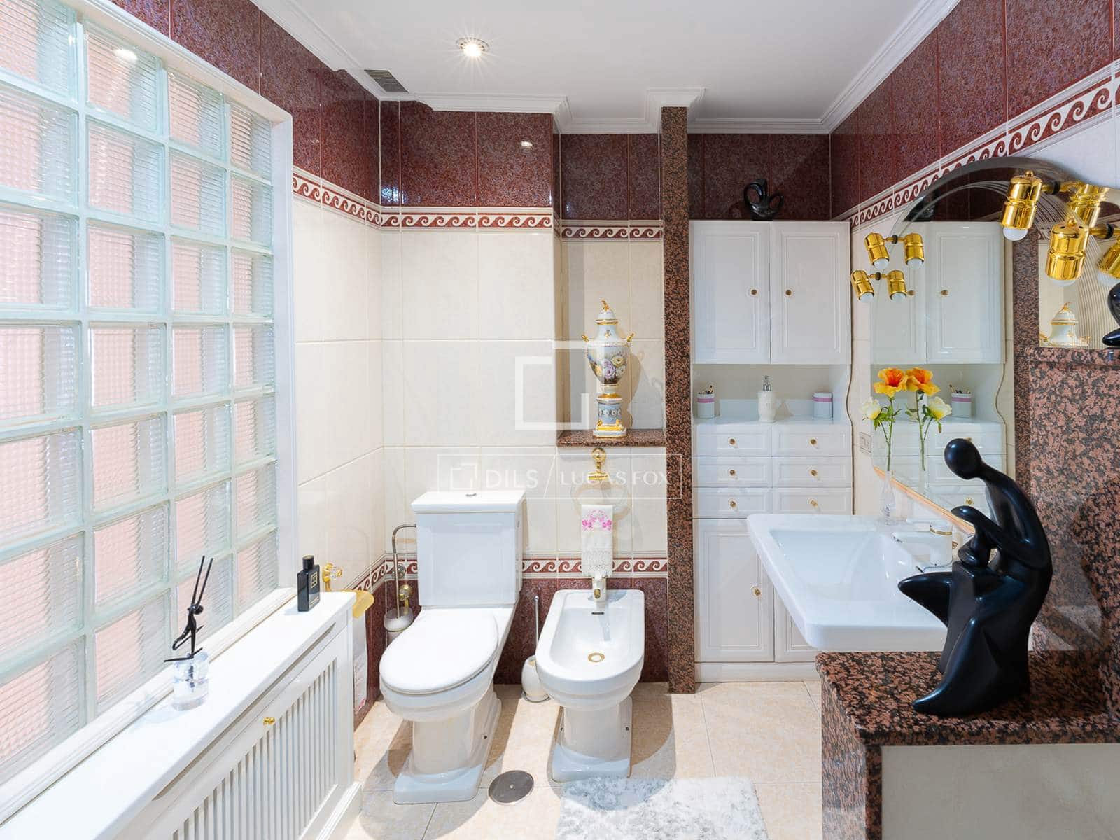 5 bedroom Villa for sale in Vigo with pool garage - € 675,000 (Ref: 9546943)