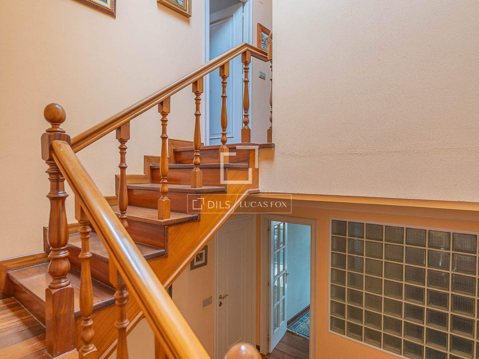 5 bedroom Villa for sale in Vigo with pool garage - € 675,000 (Ref: 9546943)