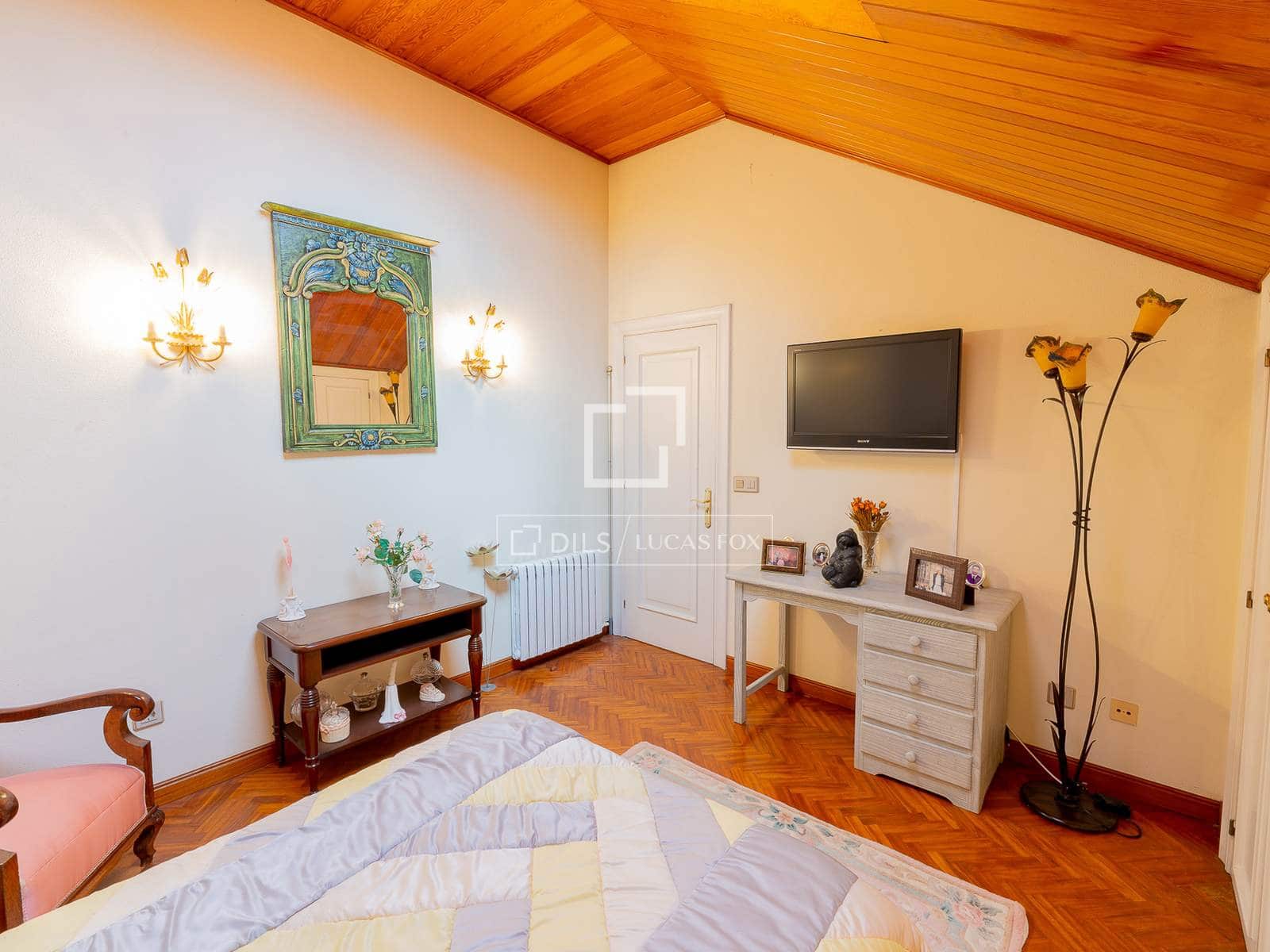 5 bedroom Villa for sale in Vigo with pool garage - € 675,000 (Ref: 9546943)