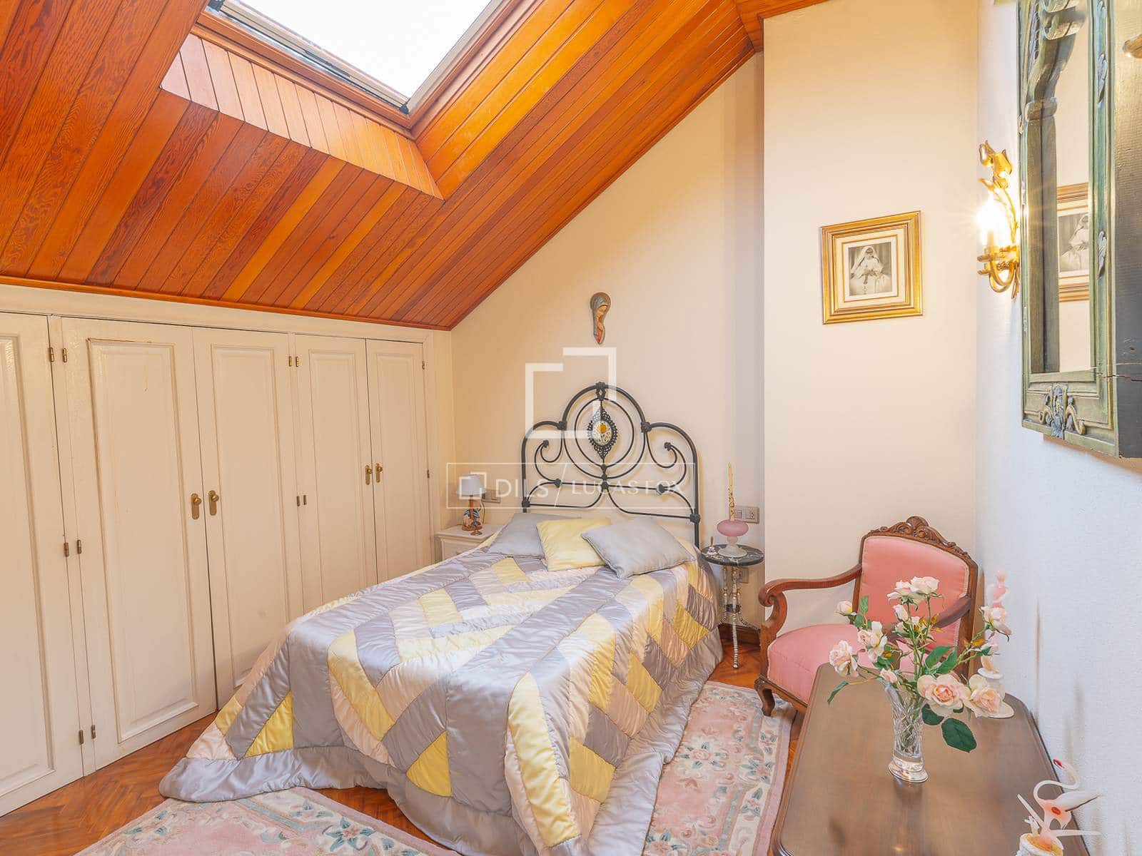 5 bedroom Villa for sale in Vigo with pool garage - € 675,000 (Ref: 9546943)