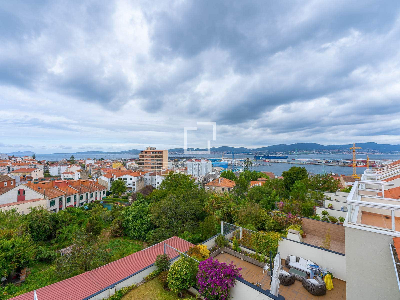 5 bedroom Villa for sale in Vigo with pool garage - € 675,000 (Ref: 9546943)