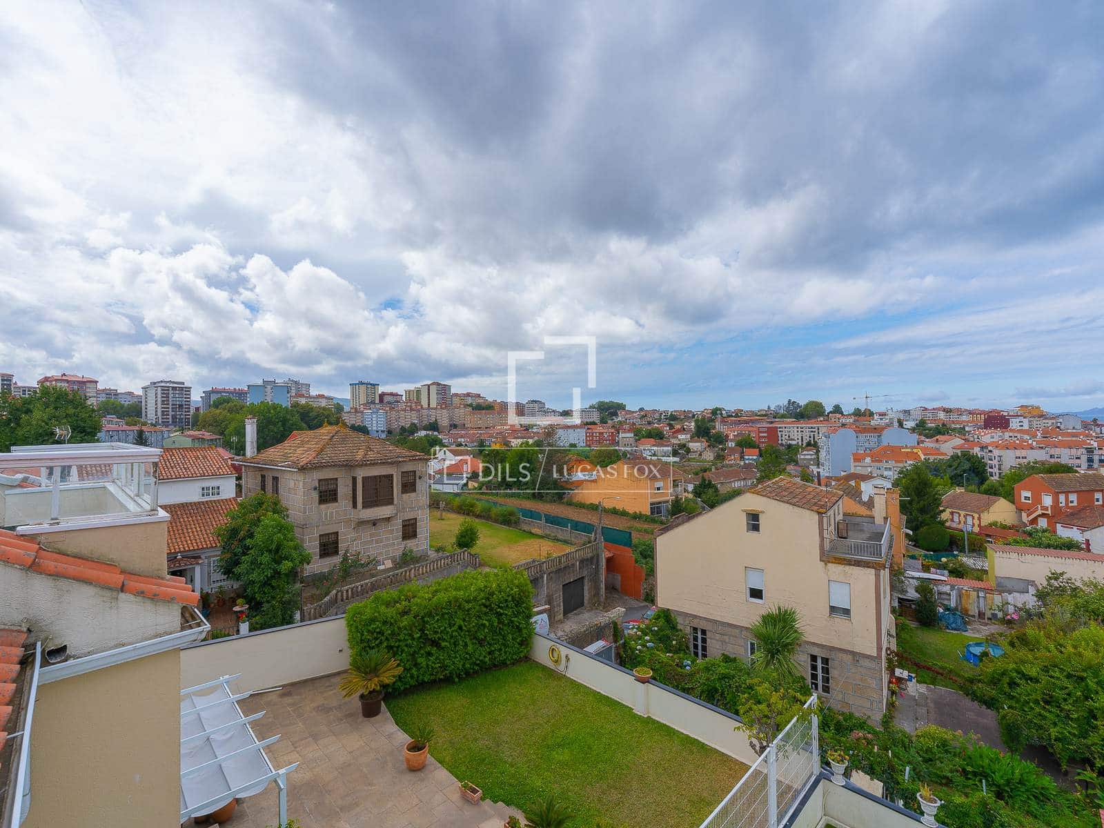 5 bedroom Villa for sale in Vigo with pool garage - € 675,000 (Ref: 9546943)