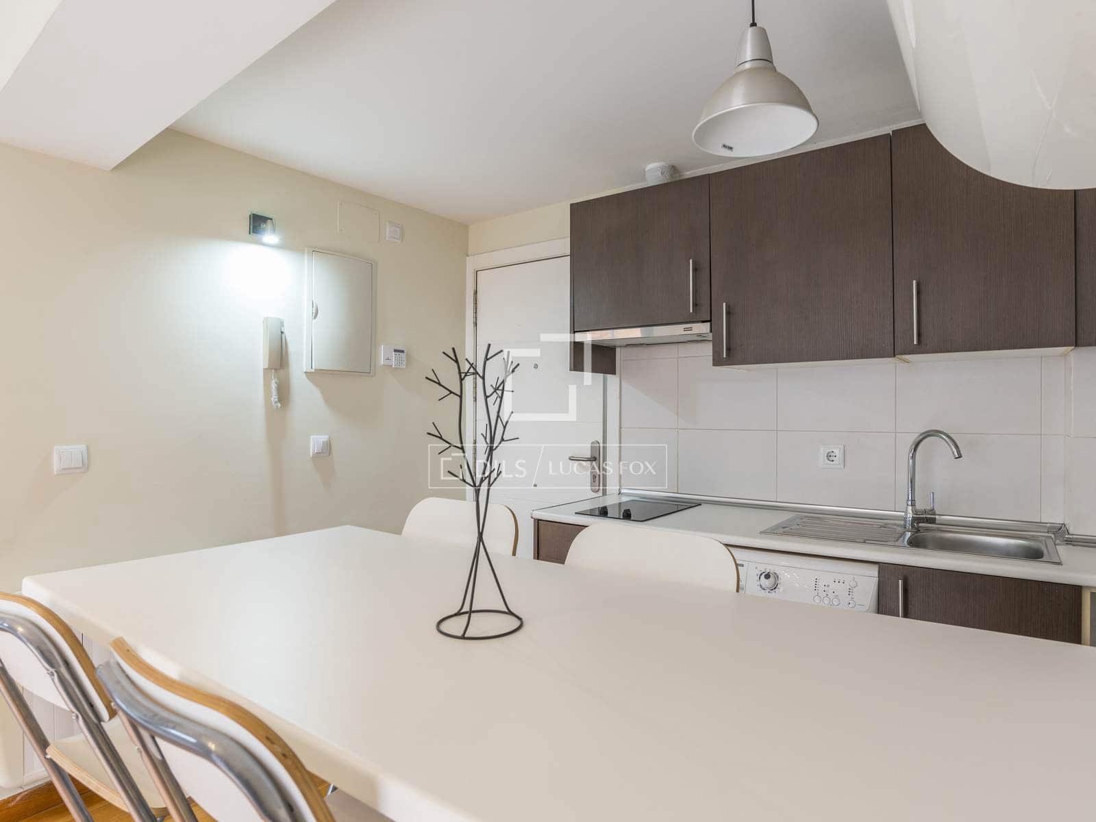 1 slaapkamer Appartement te huur in Madrid stad met garage - € 1.400 (Ref: 9547231)