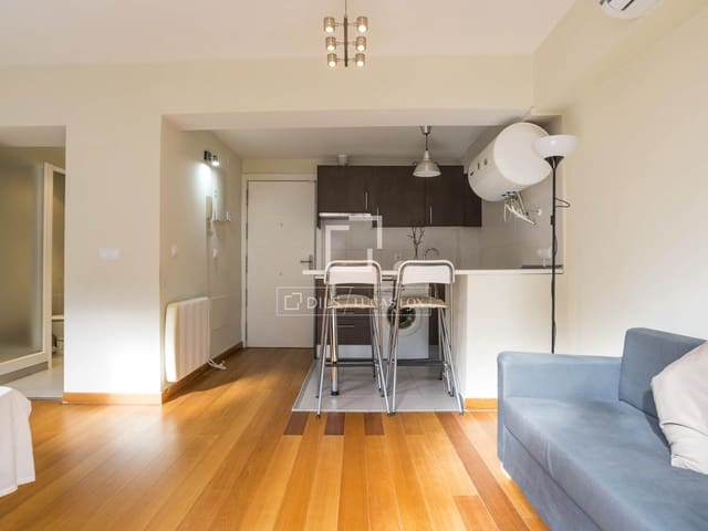 1 slaapkamer Appartement te huur in Berruguete, Madrid stad met garage - € 1.400 (Ref: 9547231)