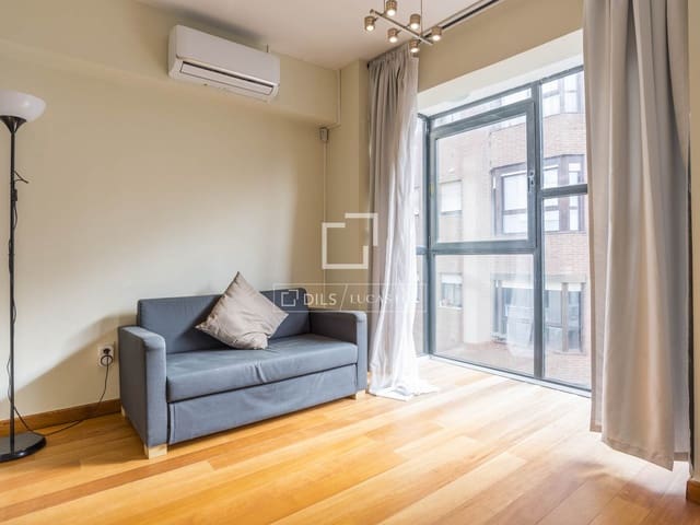 1 slaapkamer Appartement te huur in Berruguete, Madrid stad met garage - € 1.400 (Ref: 9547231)