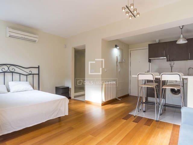 1 slaapkamer Appartement te huur in Berruguete, Madrid stad met garage - € 1.400 (Ref: 9547231)