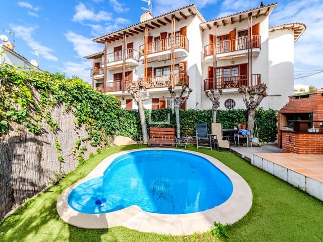 4 chambre Villa/Maison à vendre à Sitges avec piscine garage - 750 000 € (Ref: 9547234)