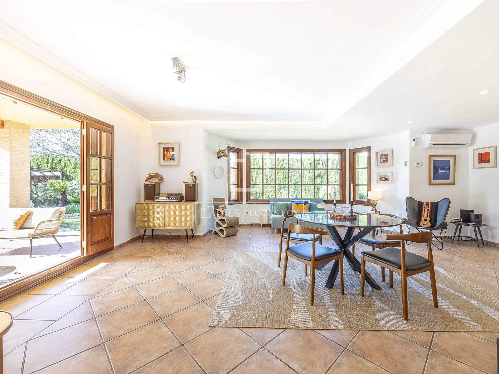 4 soverom Villa til salgs i La Canada med svømmebasseng garasje - € 870 000 (Ref: 9547236)