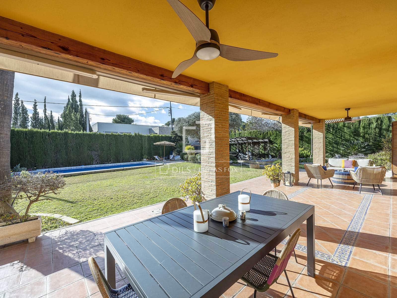 4 soverom Villa til salgs i La Canada med svømmebasseng garasje - € 870 000 (Ref: 9547236)