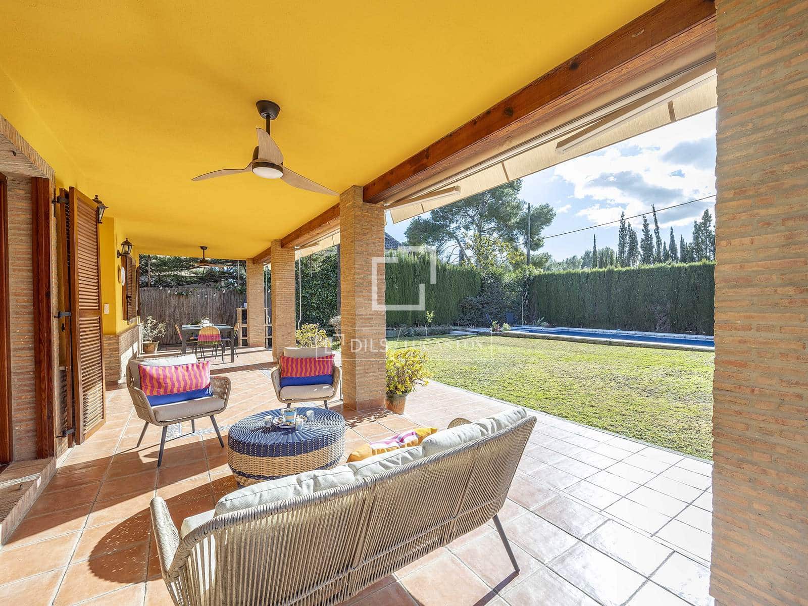 4 soverom Villa til salgs i La Canada med svømmebasseng garasje - € 870 000 (Ref: 9547236)