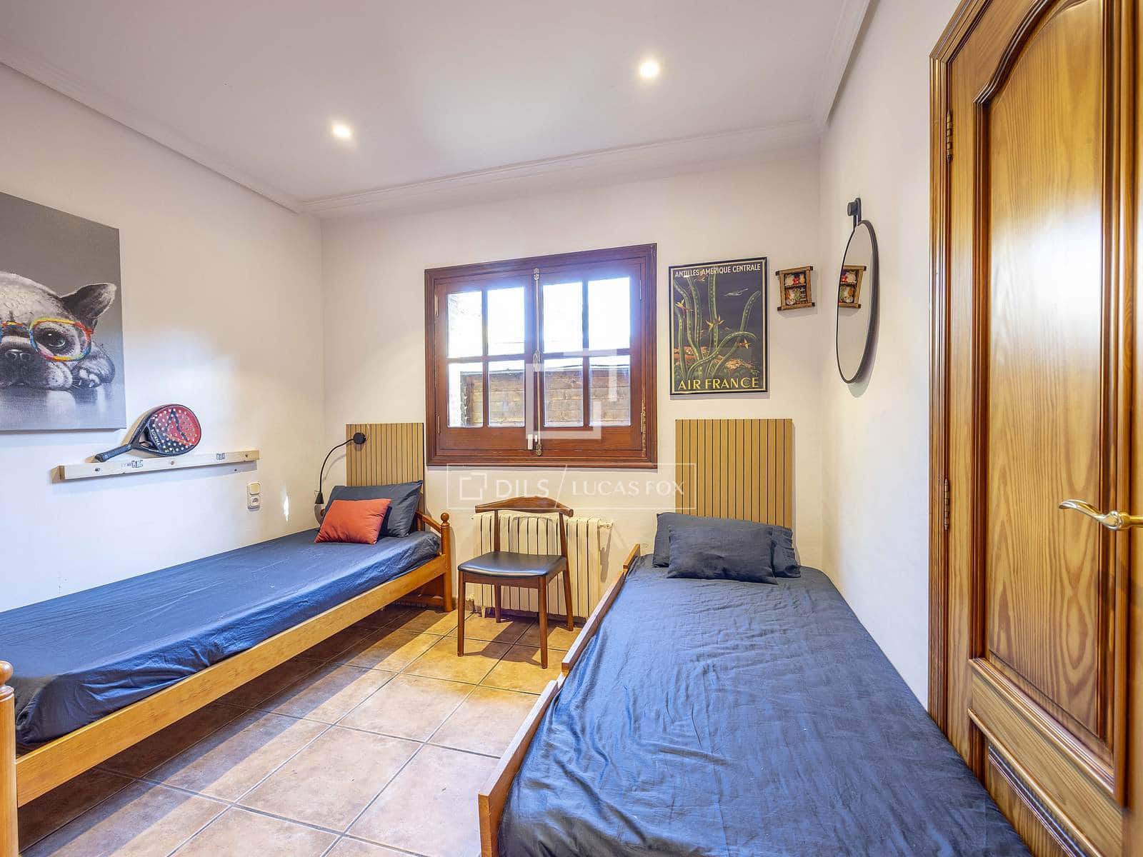 4 soverom Villa til salgs i La Canada med svømmebasseng garasje - € 870 000 (Ref: 9547236)