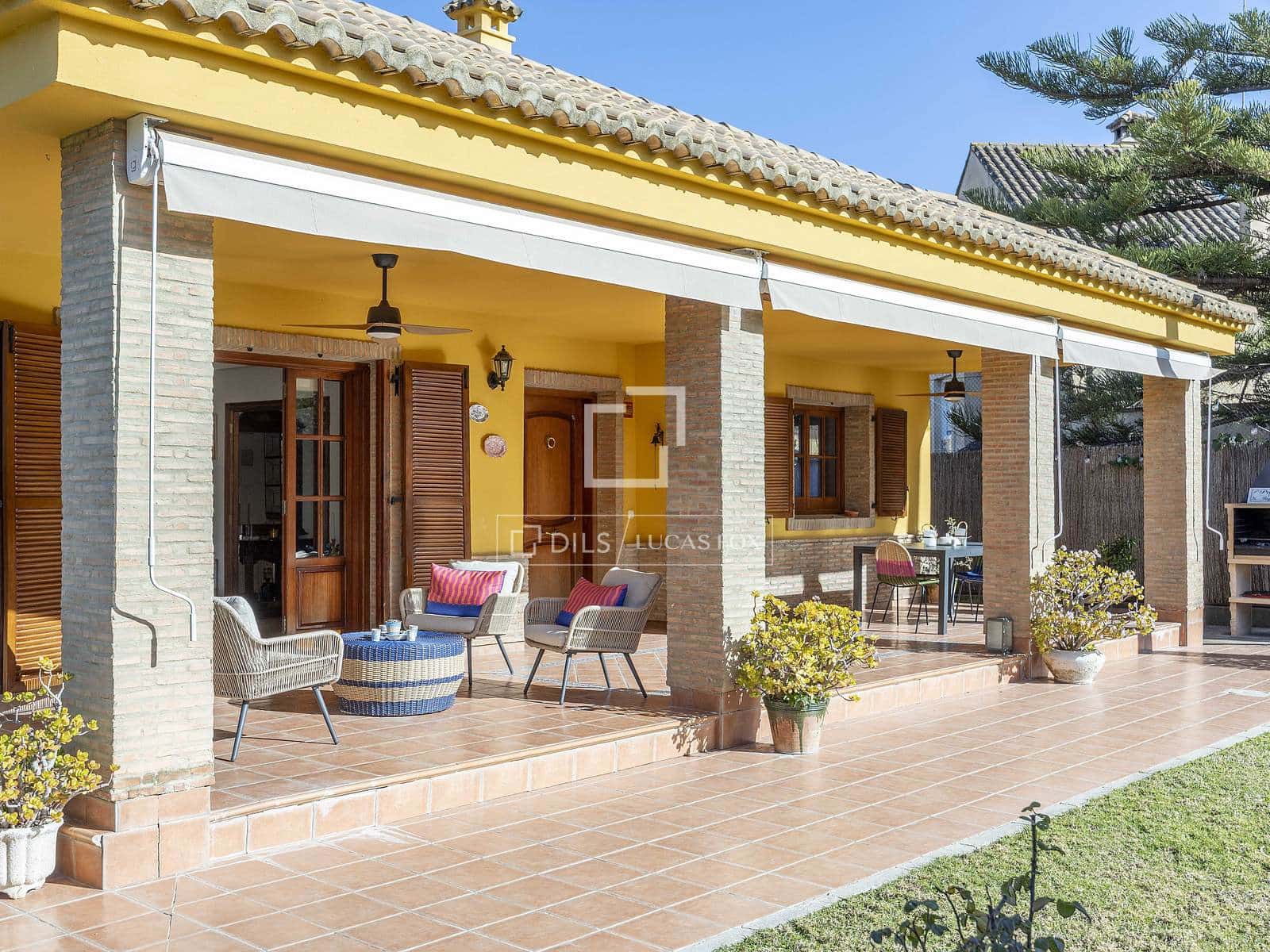 4 soverom Villa til salgs i La Canada med svømmebasseng garasje - € 870 000 (Ref: 9547236)