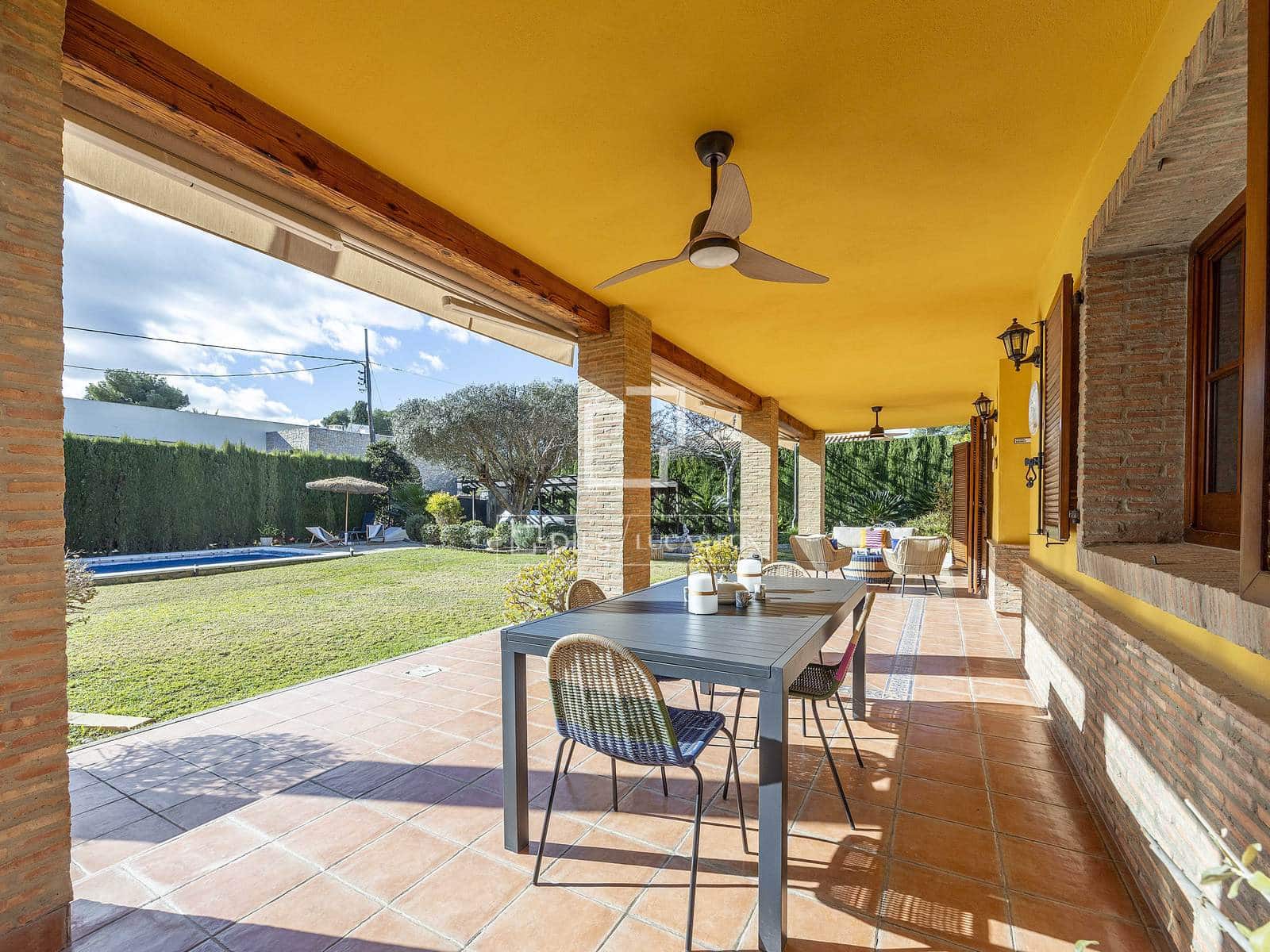 4 soverom Villa til salgs i La Canada med svømmebasseng garasje - € 870 000 (Ref: 9547236)