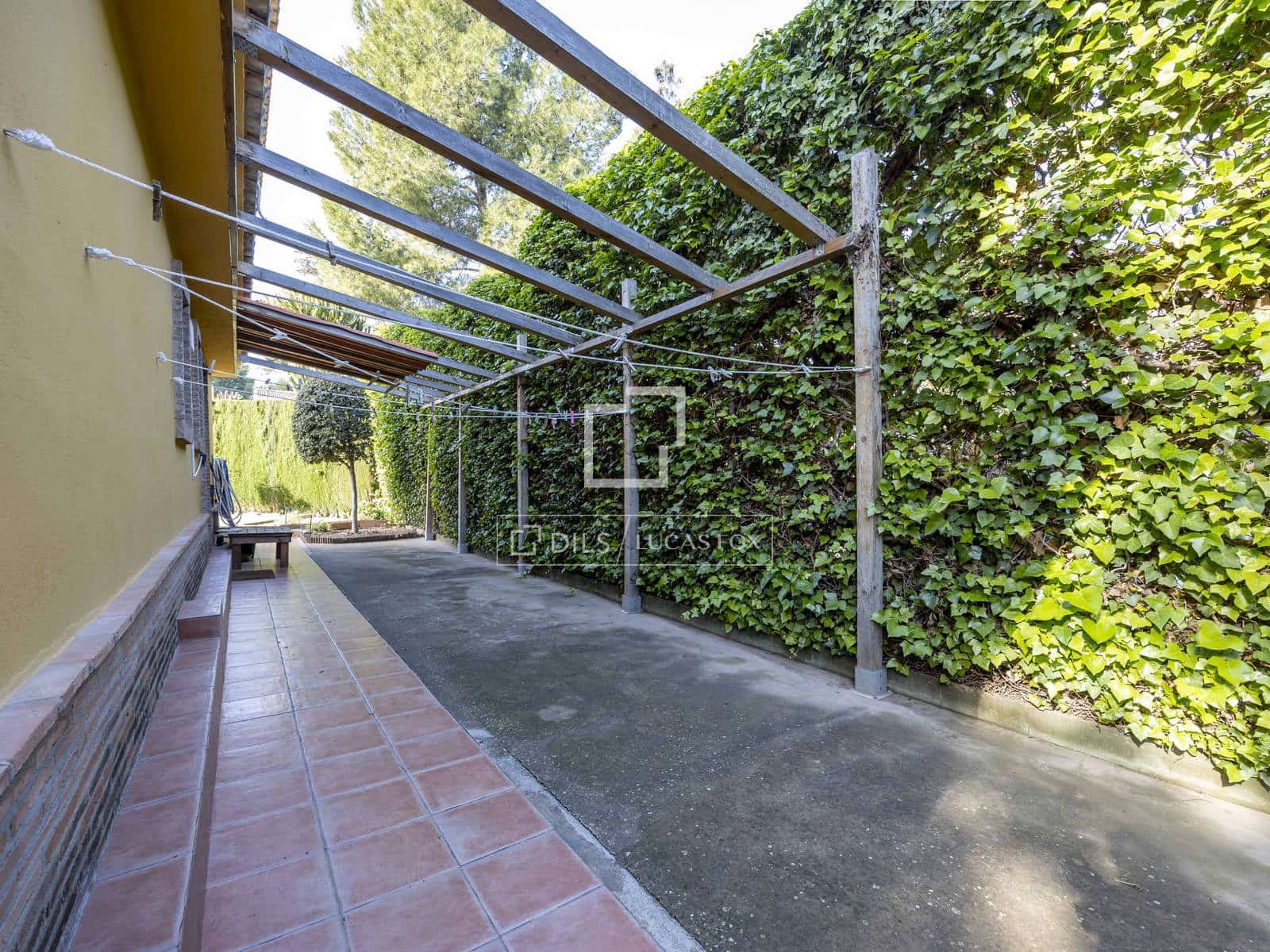 4 soverom Villa til salgs i La Canada med svømmebasseng garasje - € 870 000 (Ref: 9547236)