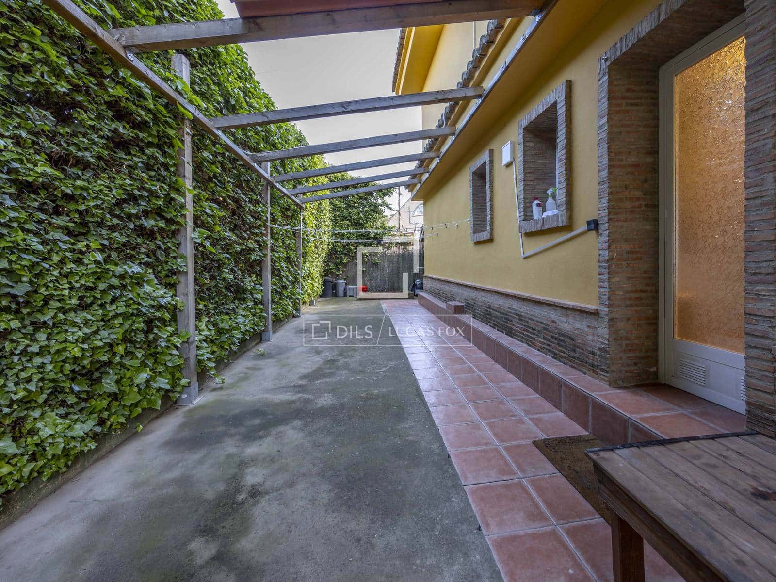 4 soverom Villa til salgs i La Canada med svømmebasseng garasje - € 870 000 (Ref: 9547236)