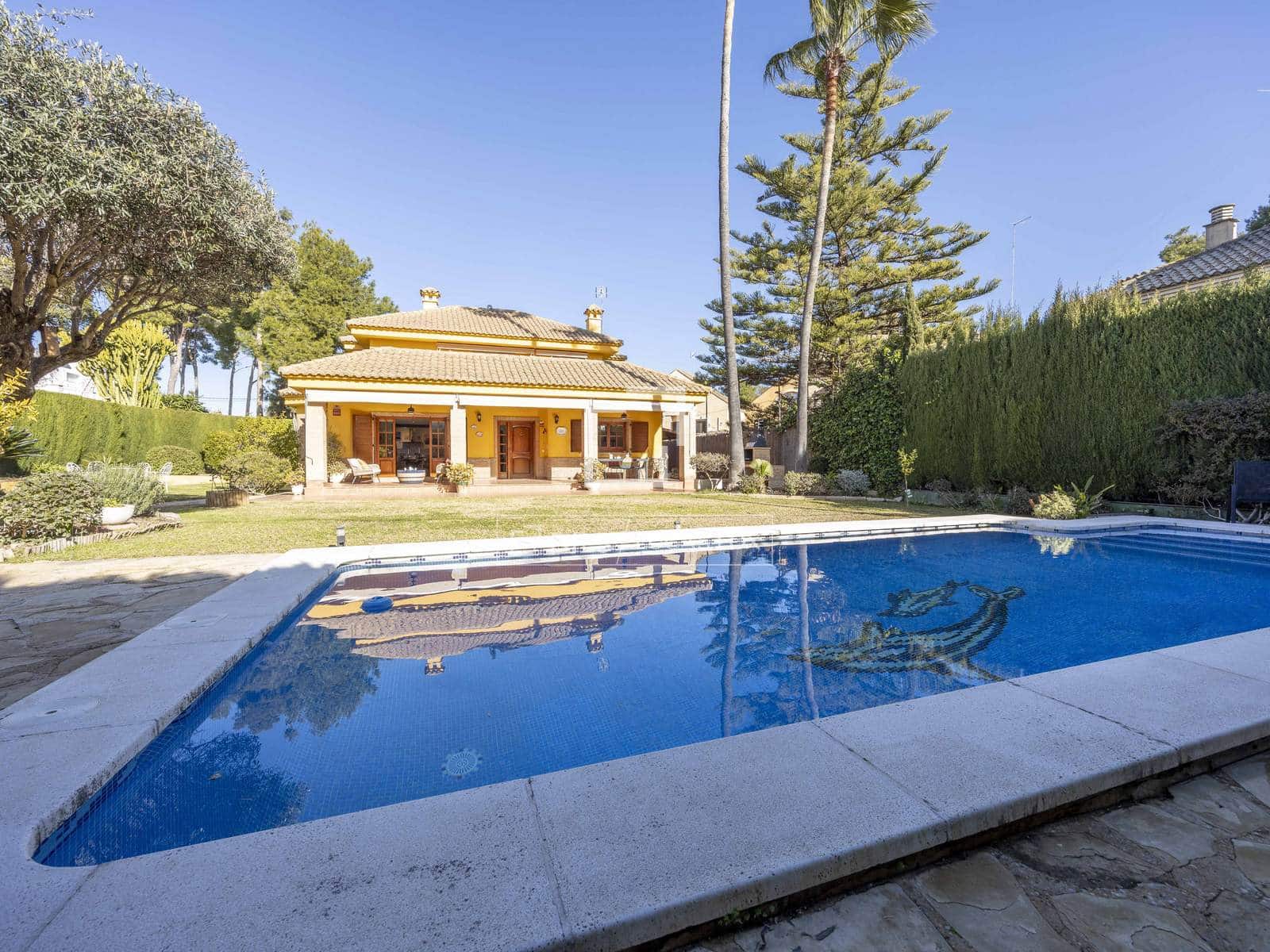 4 soverom Villa til salgs i La Canada med svømmebasseng garasje - € 870 000 (Ref: 9547236)