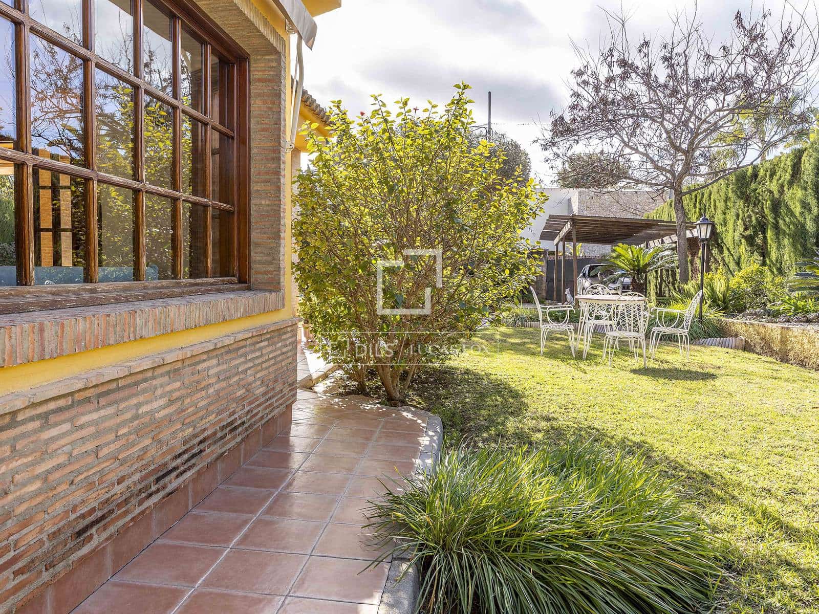 4 soverom Villa til salgs i La Canada med svømmebasseng garasje - € 870 000 (Ref: 9547236)