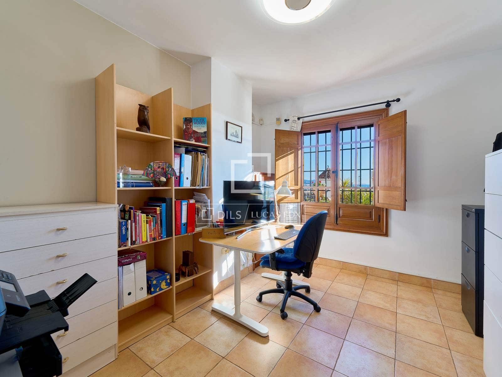 9 chambre Villa/Maison à vendre à Torre del Mar avec piscine garage - 1 495 000 € (Ref: 9548927)