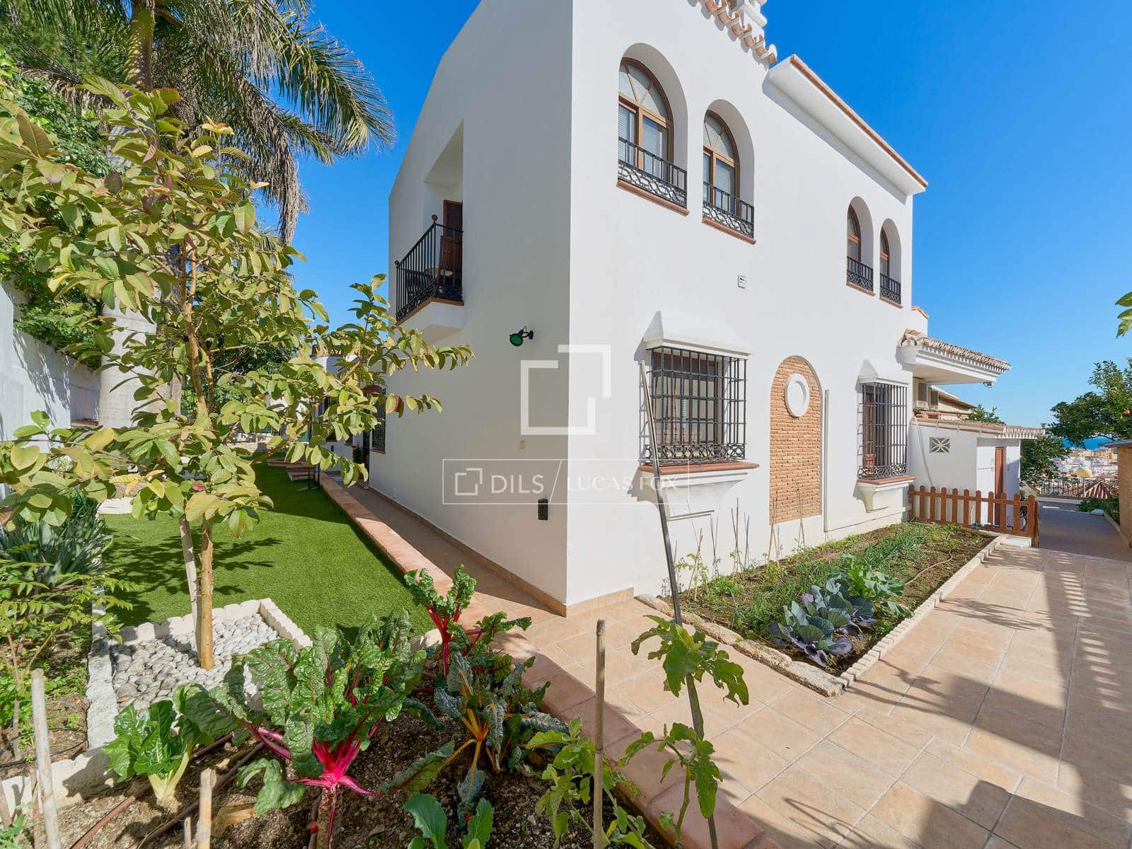 9 chambre Villa/Maison à vendre à Torre del Mar avec piscine garage - 1 495 000 € (Ref: 9548927)