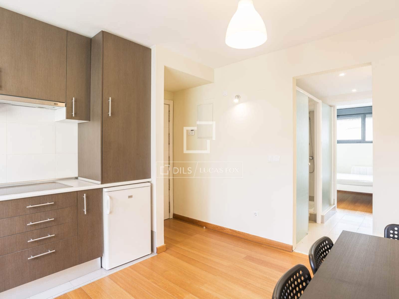 1 soveværelse Lejlighed til leje i Madrid by med garage - € 1.400 (Ref: 9549888)