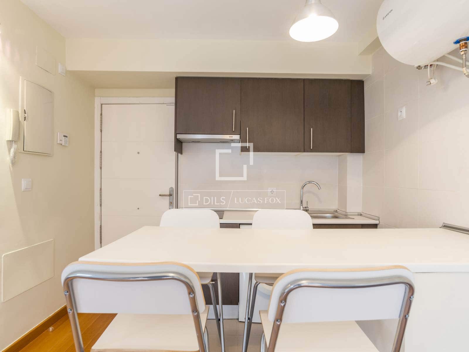 1 soveværelse Lejlighed til leje i Madrid by med garage - € 1.400 (Ref: 9550059)