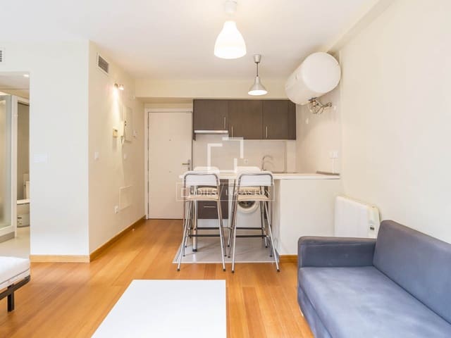 1 soveværelse Lejlighed til leje i Berruguete, Madrid by med garage - € 1.400 (Ref: 9550059)
