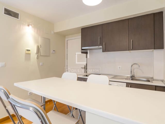 1 soveværelse Lejlighed til leje i Berruguete, Madrid by med garage - € 1.400 (Ref: 9550059)