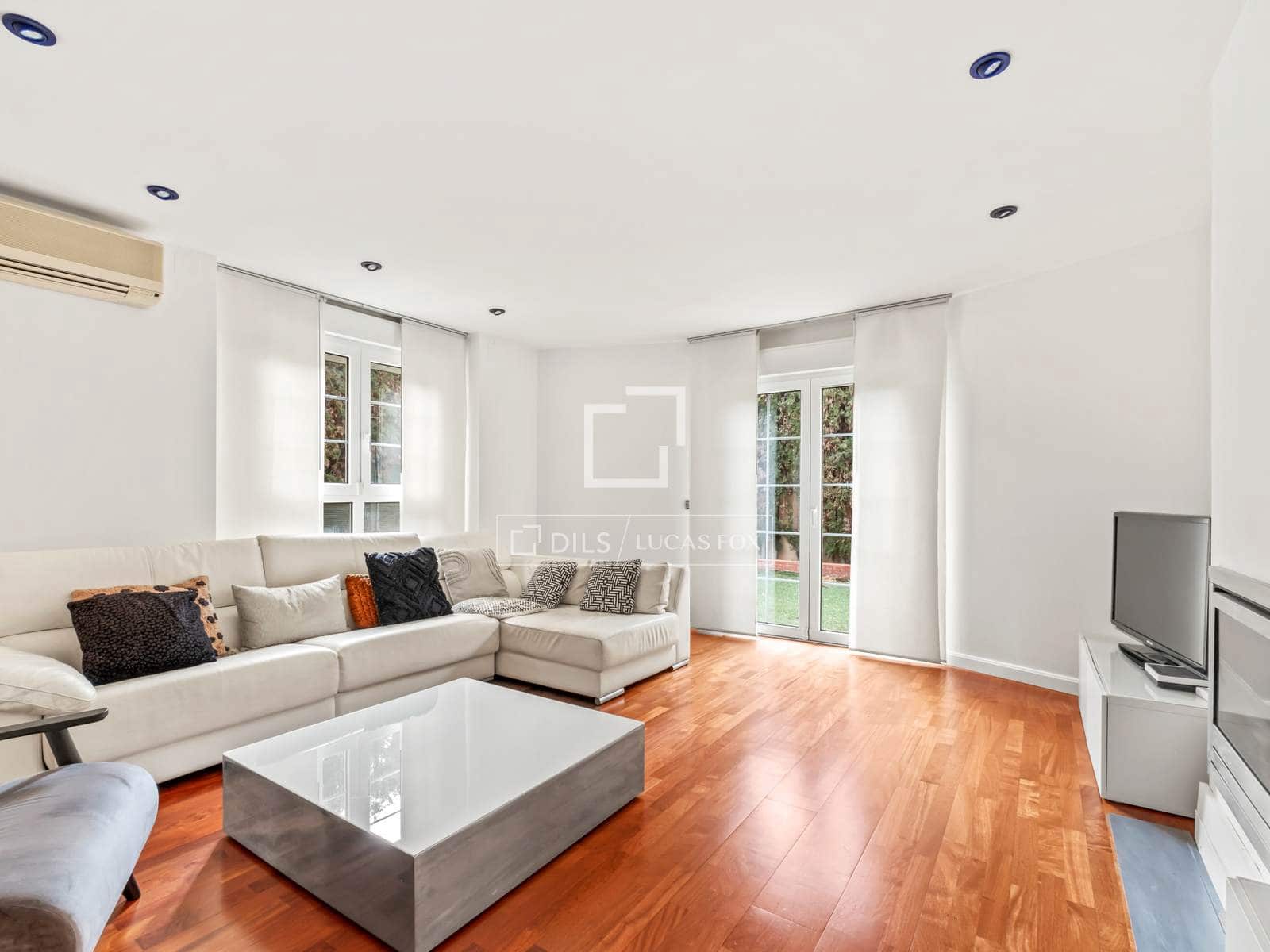 5 slaapkamer Villa te koop in Alicante stad met zwembad garage - € 1.050.000 (Ref: 9550221)