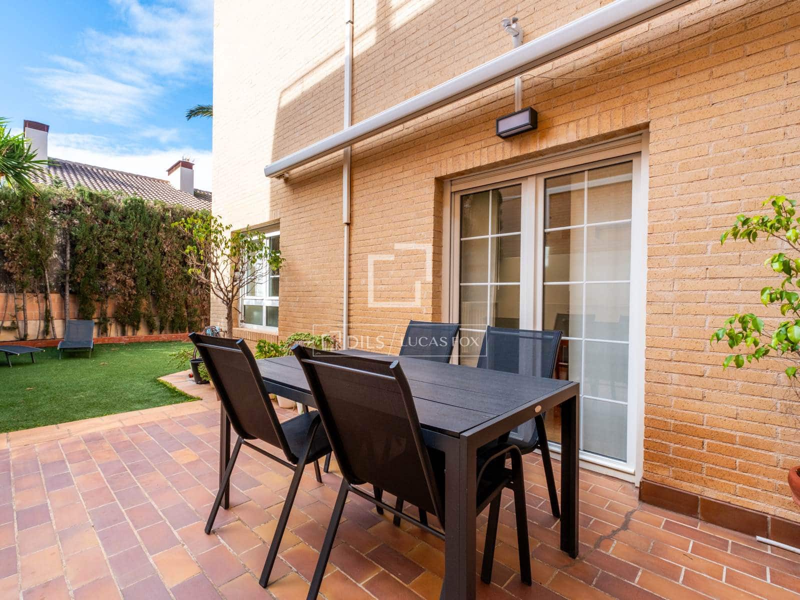 5 slaapkamer Villa te koop in Alicante stad met zwembad garage - € 1.050.000 (Ref: 9550221)