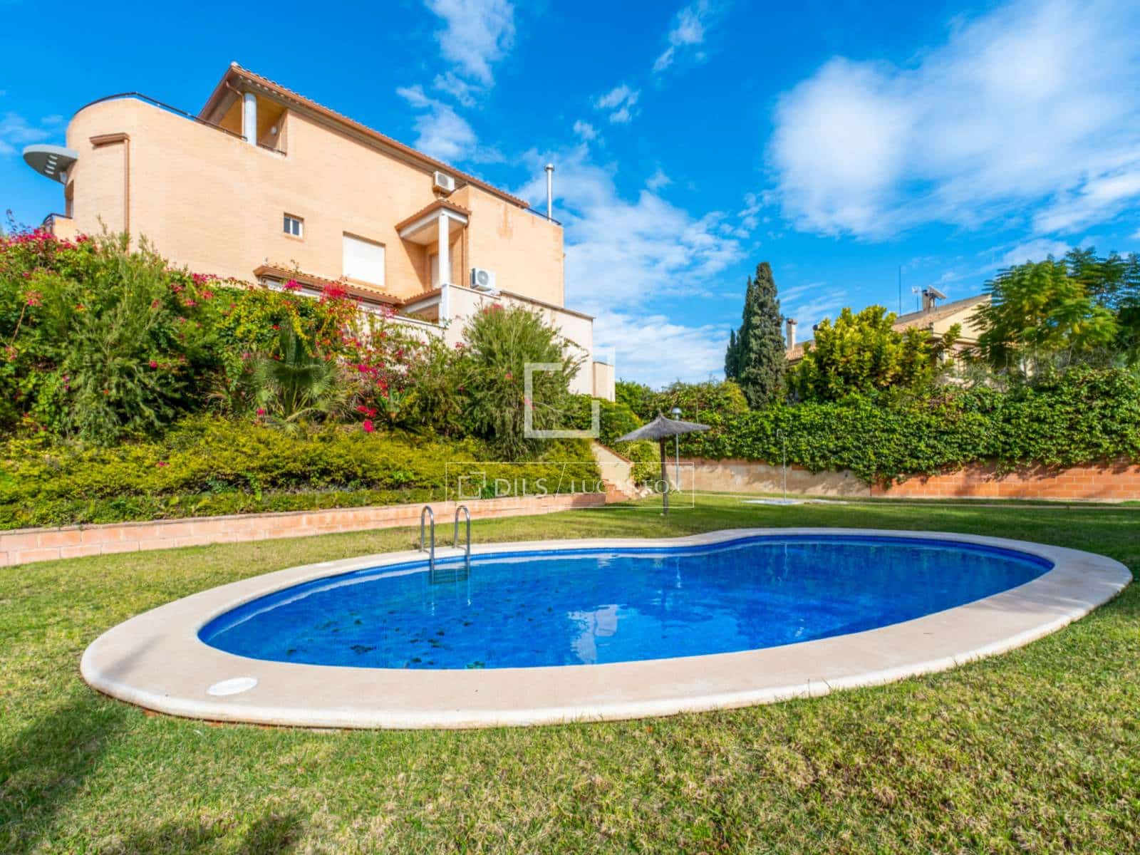 5 slaapkamer Villa te koop in Alicante stad met zwembad garage - € 1.050.000 (Ref: 9550221)