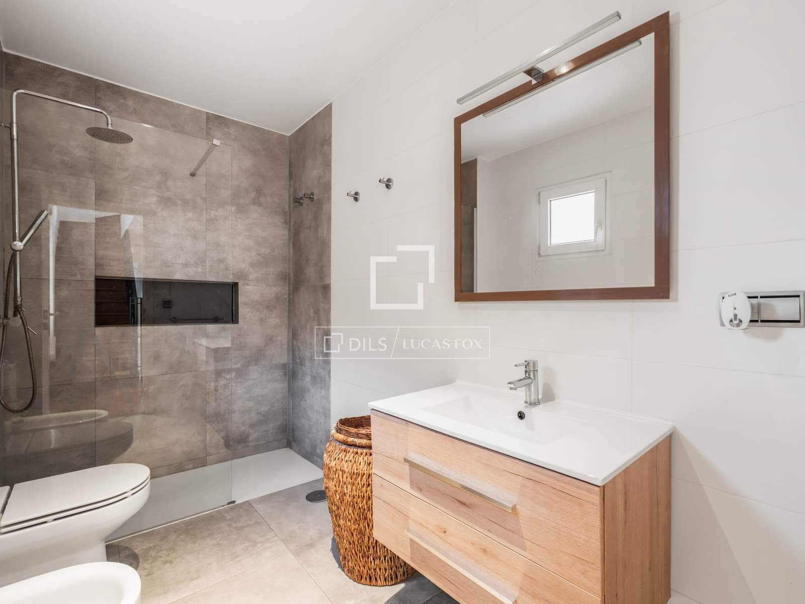 5 slaapkamer Villa te koop in Alicante stad met zwembad garage - € 1.050.000 (Ref: 9550221)