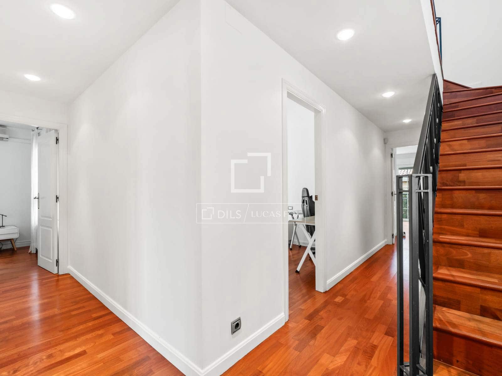 5 slaapkamer Villa te koop in Alicante stad met zwembad garage - € 1.050.000 (Ref: 9550221)