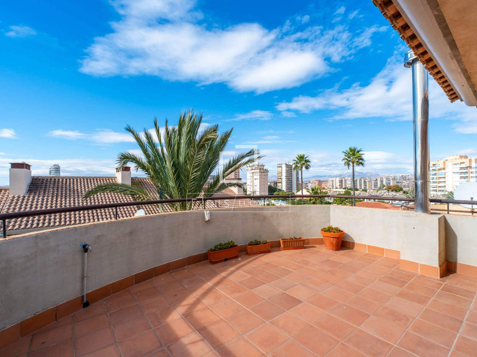 5 slaapkamer Villa te koop in Alicante stad met zwembad garage - € 1.050.000 (Ref: 9550221)