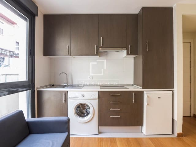 1 slaapkamer Appartement te huur in Berruguete, Madrid stad met garage - € 1.400 (Ref: 9550222)