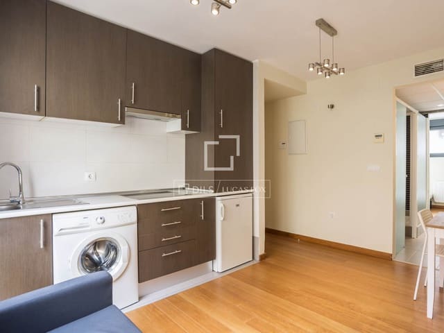 1 slaapkamer Appartement te huur in Berruguete, Madrid stad met garage - € 1.400 (Ref: 9550222)