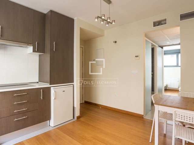 1 slaapkamer Appartement te huur in Berruguete, Madrid stad met garage - € 1.400 (Ref: 9550222)