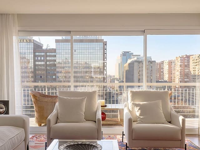 3 soveværelse Lejlighed til leje i Cuatro Caminos, Madrid by med garage - € 6.500 (Ref: 9552536)