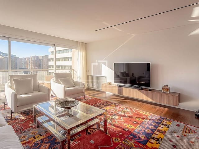 3 soveværelse Lejlighed til leje i Cuatro Caminos, Madrid by med garage - € 6.500 (Ref: 9552536)