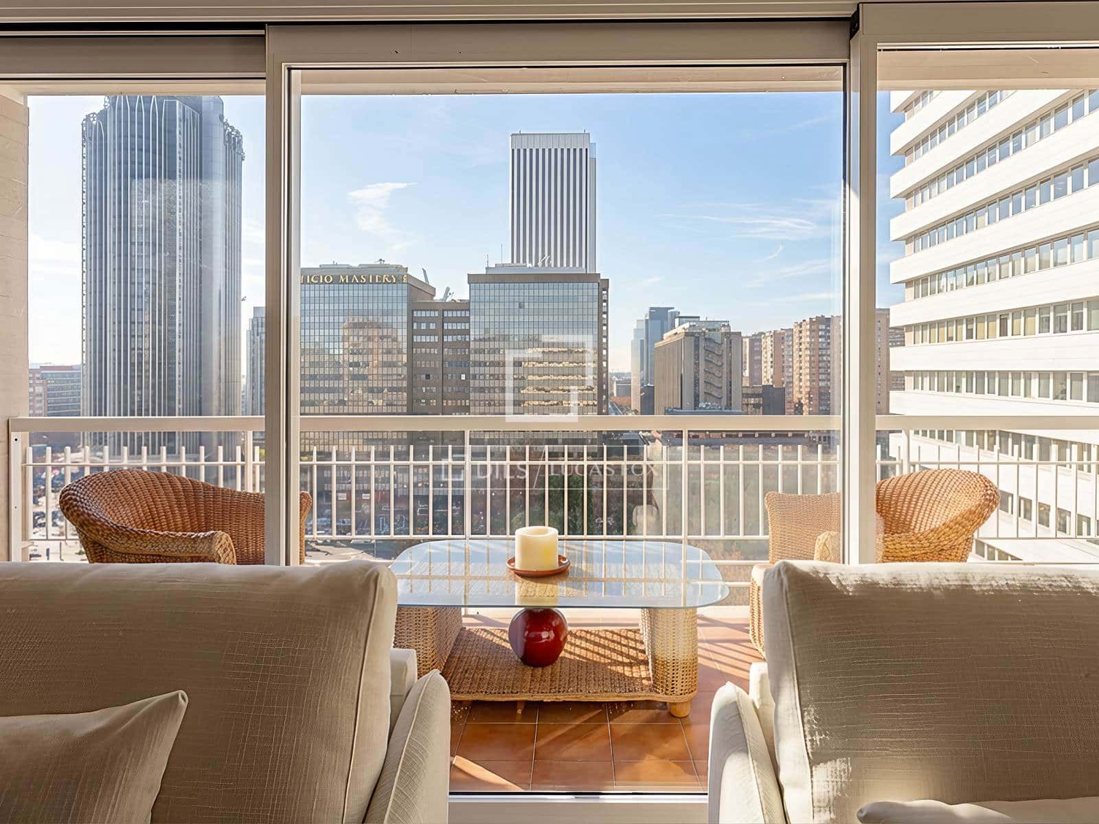 3 soveværelse Lejlighed til leje i Madrid by med garage - € 6.500 (Ref: 9552536)