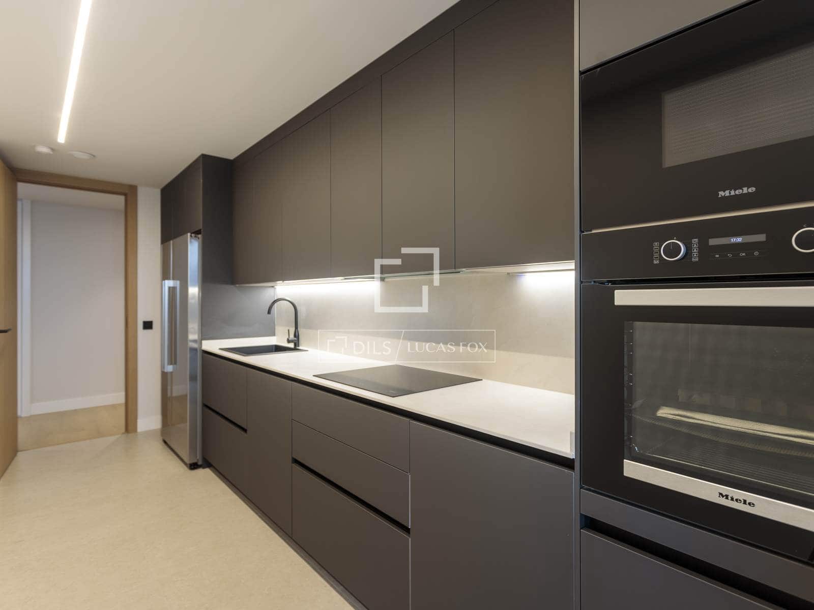 2 bedroom Apartment for rent in Madrid city with pool garage - € 3,000 (Ref: 9552538)