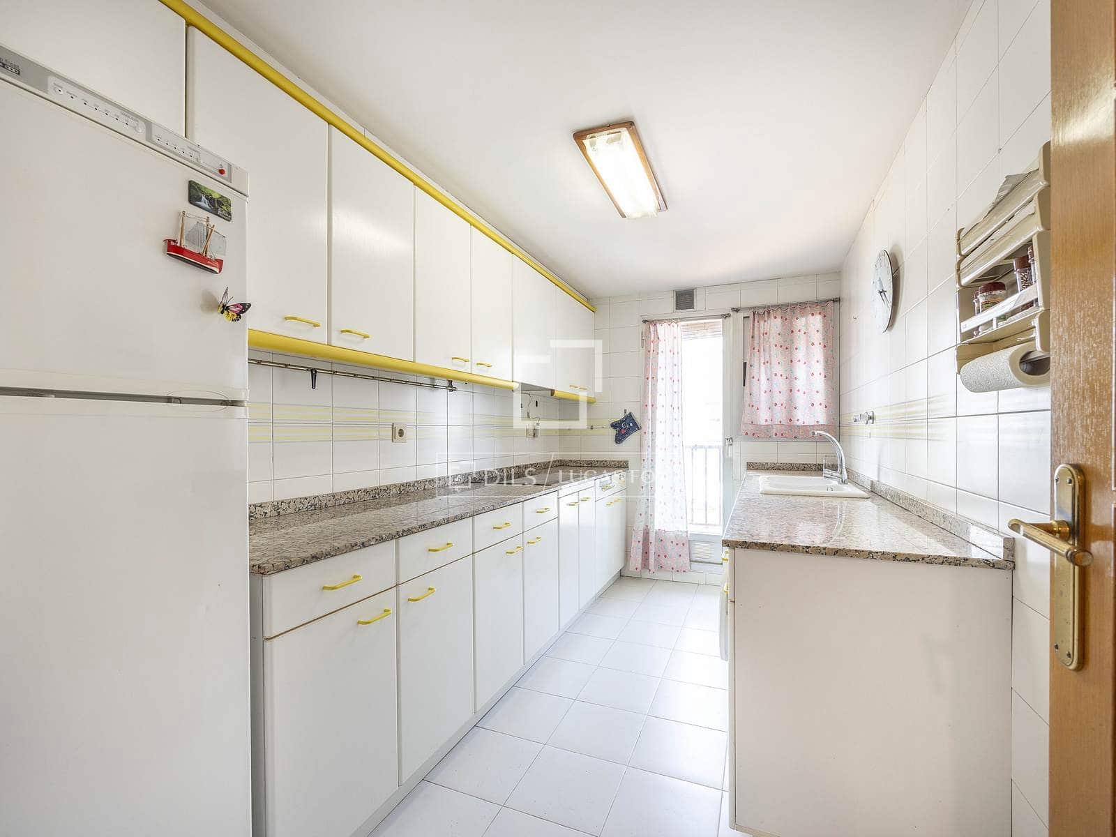 3 bedroom Apartment for sale in Valencia city with garage - € 360,000 (Ref: 9553006)