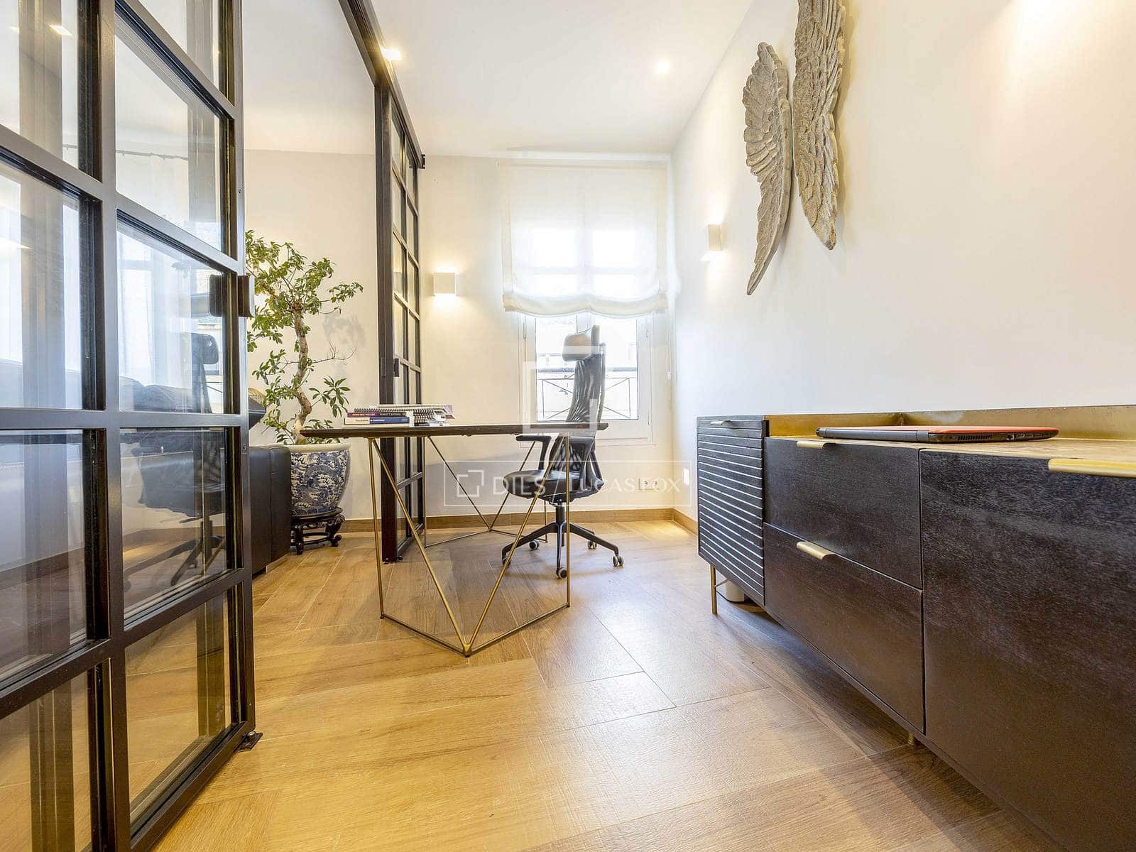 4 bedroom Apartment for rent in Valencia city - € 3,950 (Ref: 9553240)