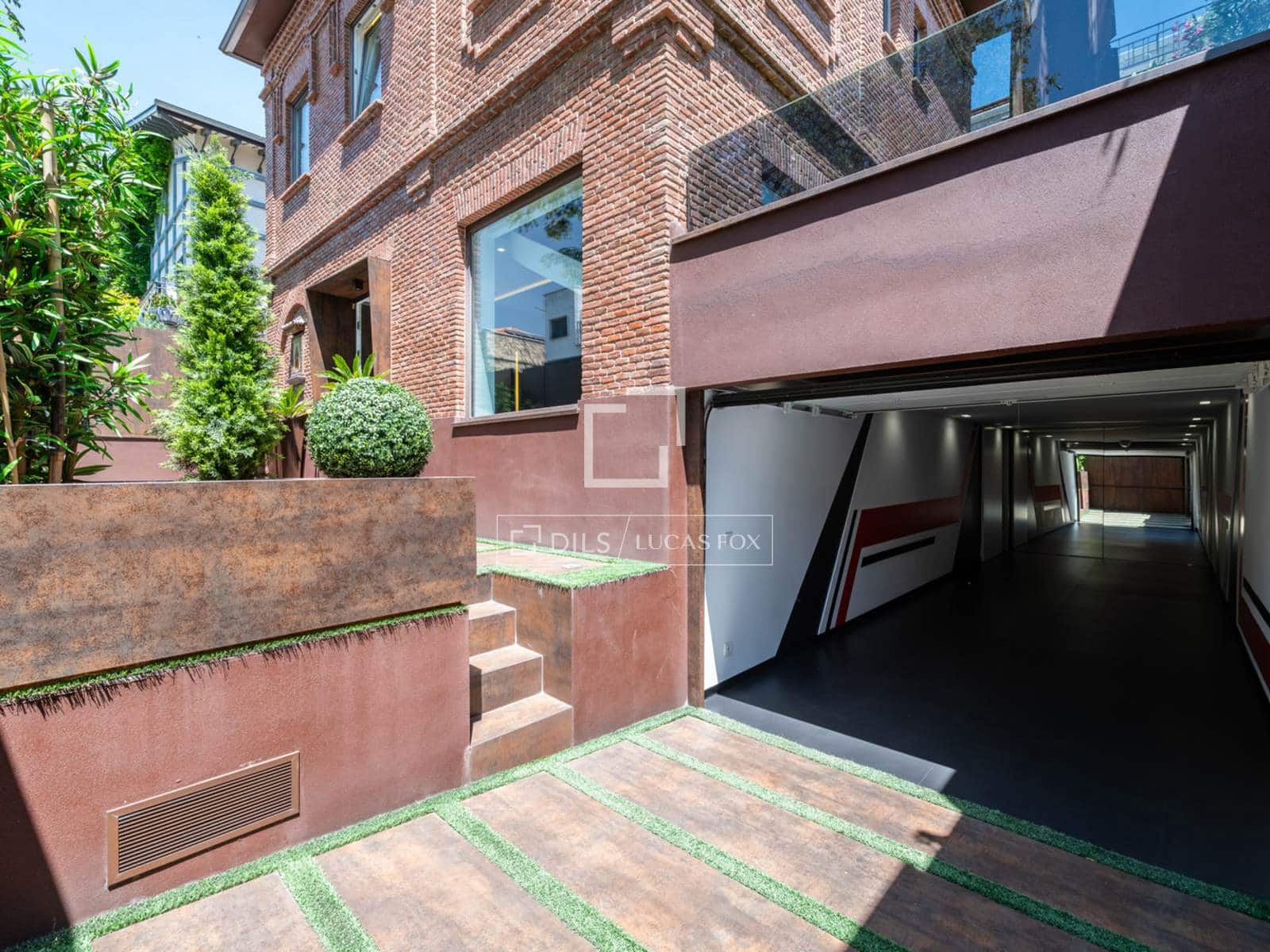 4 makuuhuone Huvila myytävänä paikassa Madrid kaupunki mukana uima-altaan 
autotalli - 5 900 000 € (Ref: 9558777)
