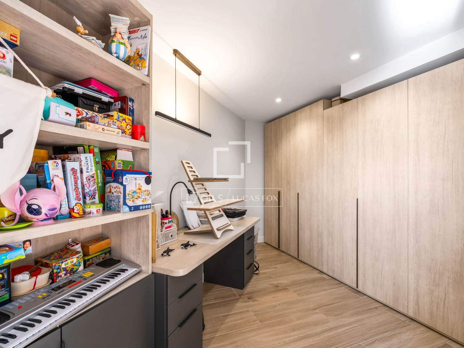 4 bedroom Apartment for sale in Alicante / Alacant city with garage - € 680,000 (Ref: 9558890)