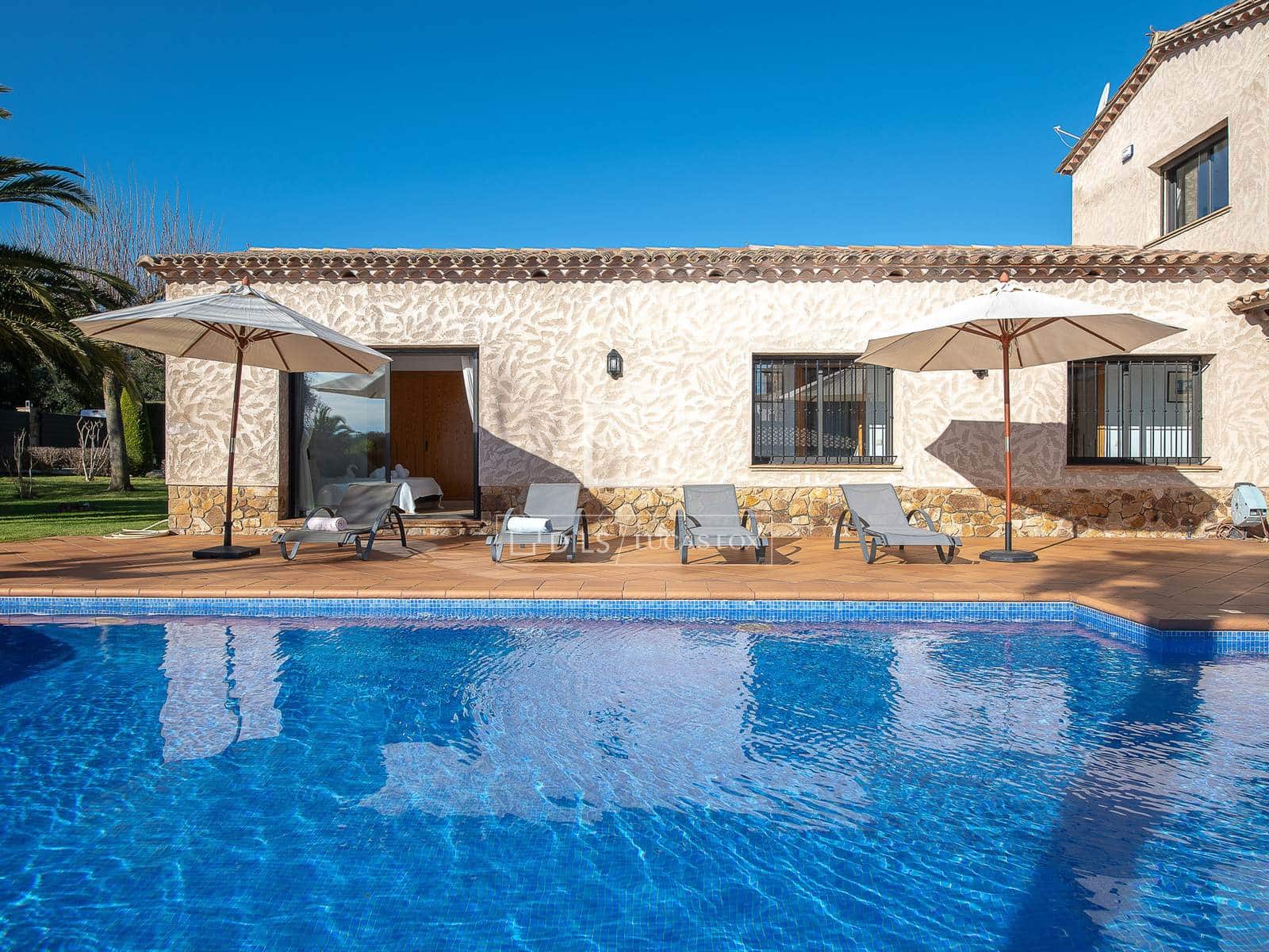 Chalet de 4 habitaciones en Castell-Platja d'Aro en venta con piscina garaje - 945.000 € (Ref: 9558891)